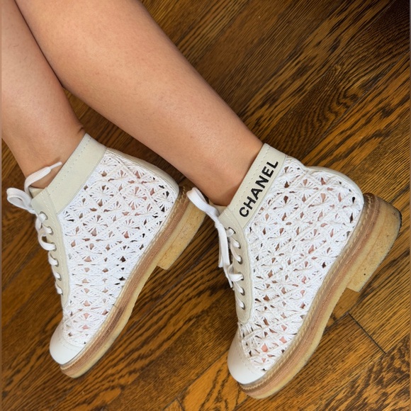 Chanel white crochet ankle combat lace up
Boots - Picture 1 of 17